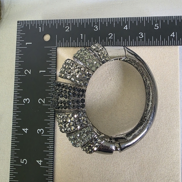 Vintahe Oxidized Silver Crystal Dome Clamper Hinge Bracelet - Picture 10 of 11